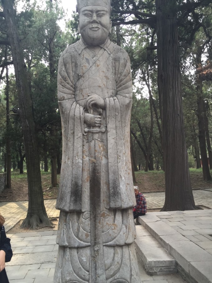穿过金声玉振、棂星门、太和元气、至圣庙牌坊,步入如皇家园林般的孔庙,古树参天,御碑林立,古迹无数。历代皇帝推崇儒术,尊孔子为圣人,罢黜百家,独尊儒术。 儒家思想深深影响了中国两千多年,和历代皇帝的推崇不无关系。 孔庙建筑保存几乎原汁原味,未加修饰,雕梁画栋,享有皇家庙宇的威严。来到大成殿,拜谒至圣先师孔子,殿内匾额皆为皇帝所书,其中万世师表斯文在兹生民未有比较醒目和熟悉。