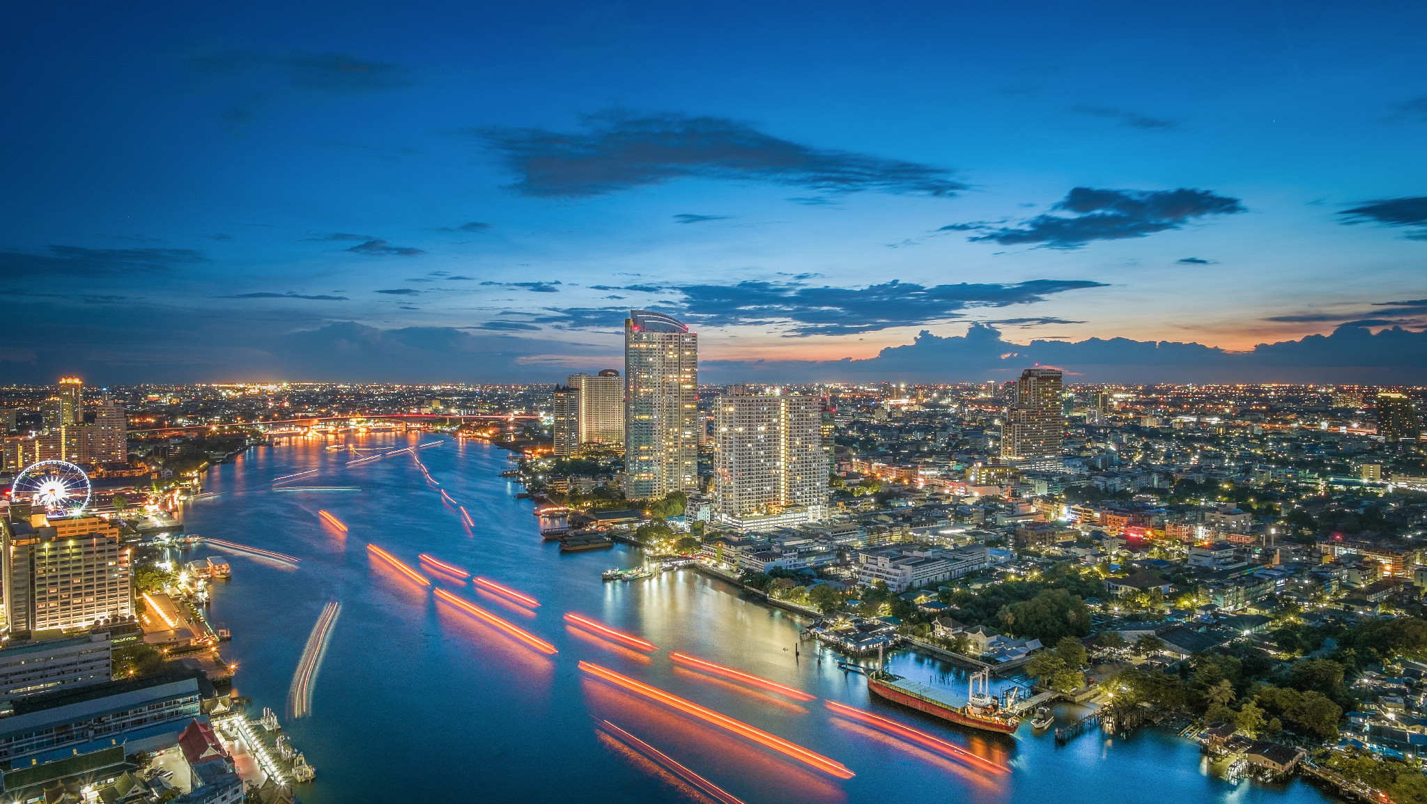 夜幕下的湄南河